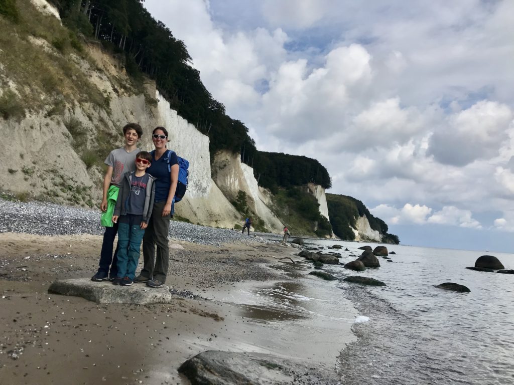 Kreidefelsen Rügen wandern - hier am Strandweg am Fuße der Steilküste