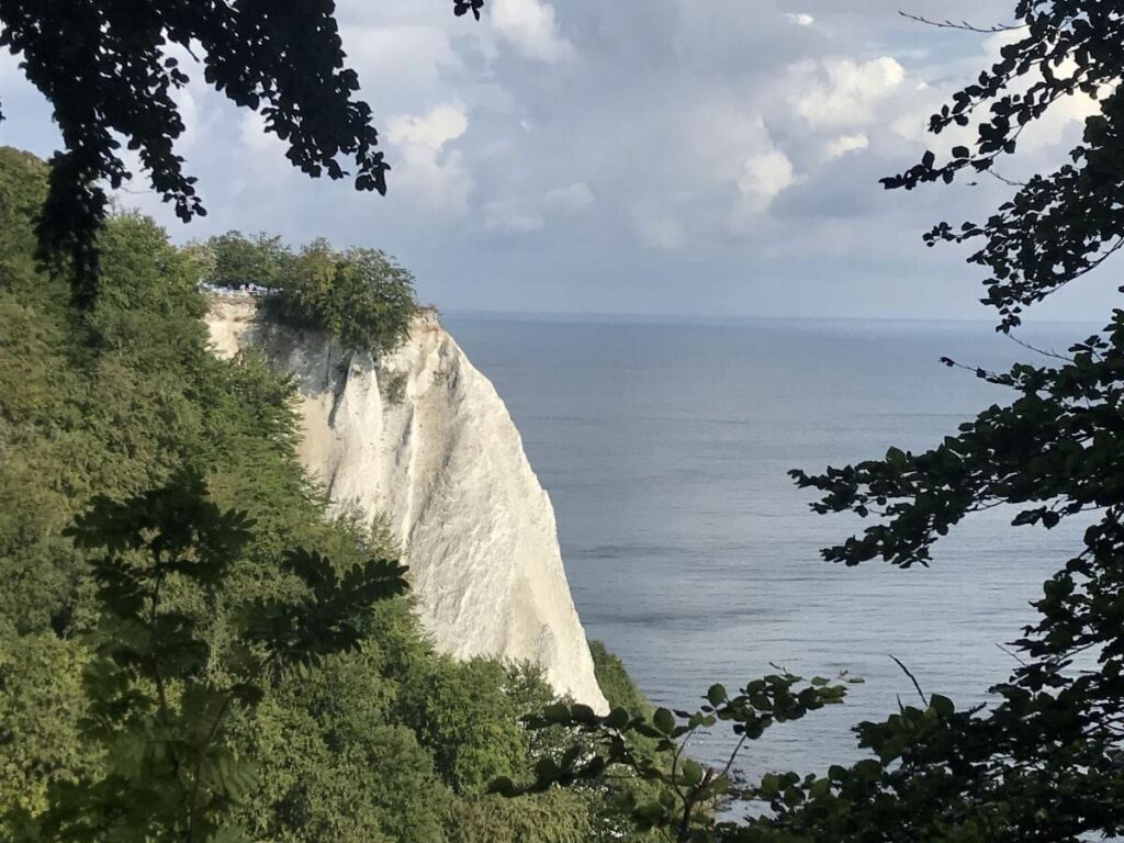 Von der Victoriasicht hast du den bekannten Ausblick auf den Königsstuhl - völlig kostenlos