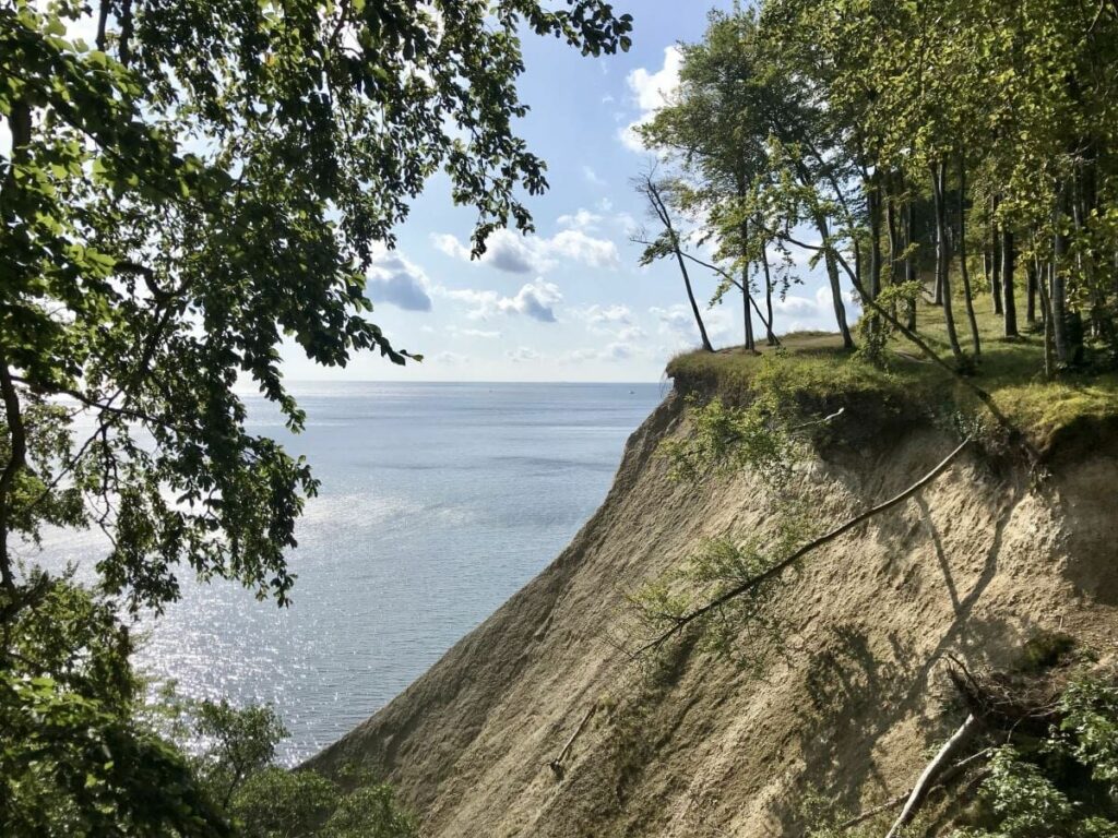 Am Königsstuhl Rügen wandern mit Blick auf die Ostsee