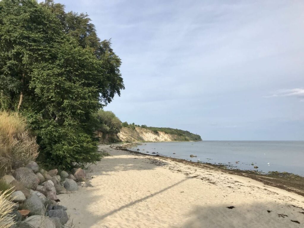 Kilometerlange Sandstrände auf der Halbinsel Mönchgut - hier der Naturstrand bei Göhren