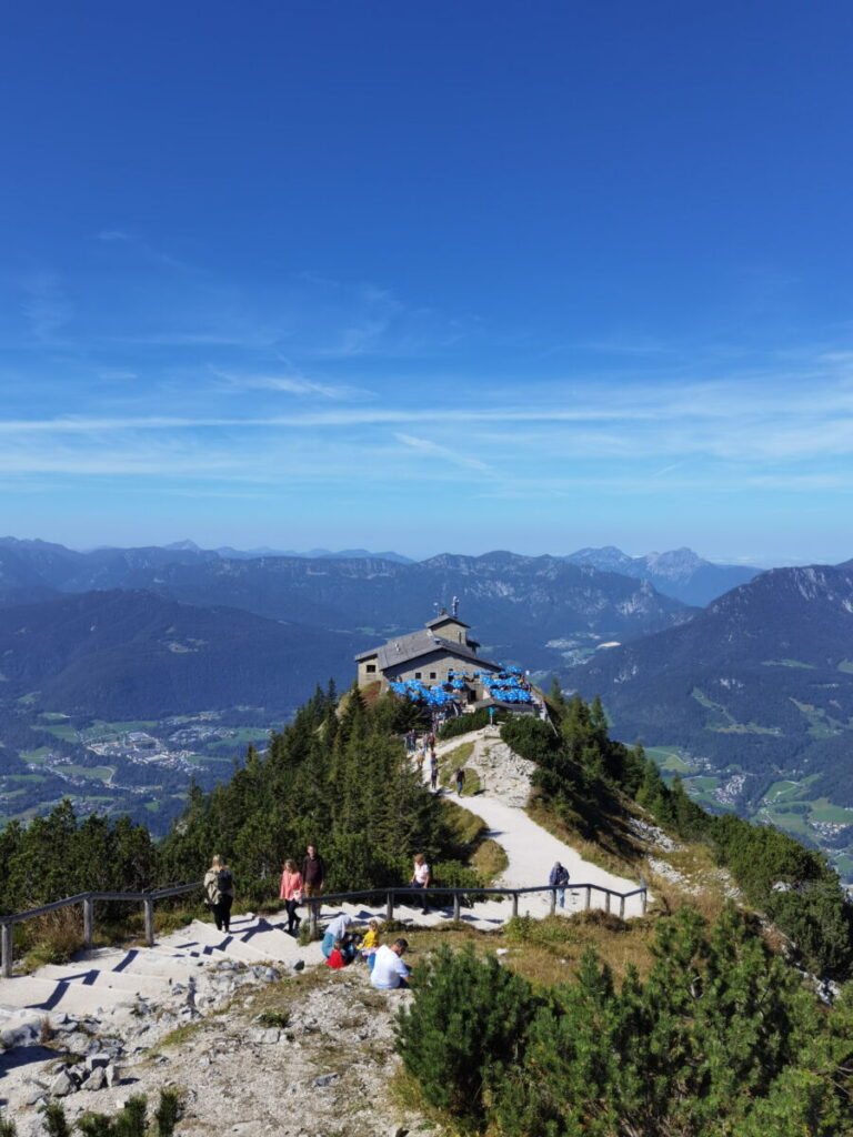 Exponiert auf einem Felsen steht das berühmte Kehlsteinhaus